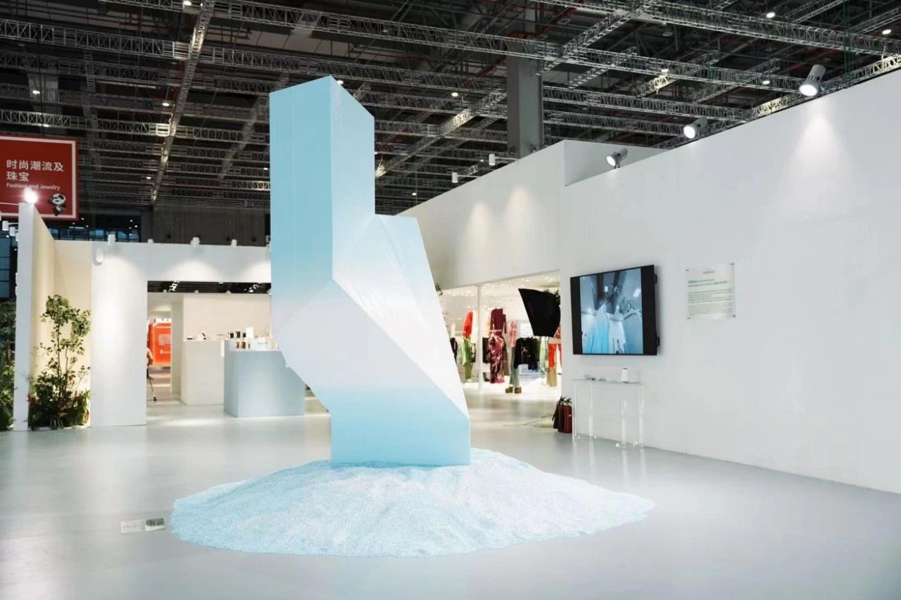 武漢展會(huì)設(shè)計(jì)搭建公司領(lǐng)你看最具有創(chuàng)意00家企業(yè)展臺(tái)的2023進(jìn)博會(huì)(百聯(lián)集團(tuán)展臺(tái))4